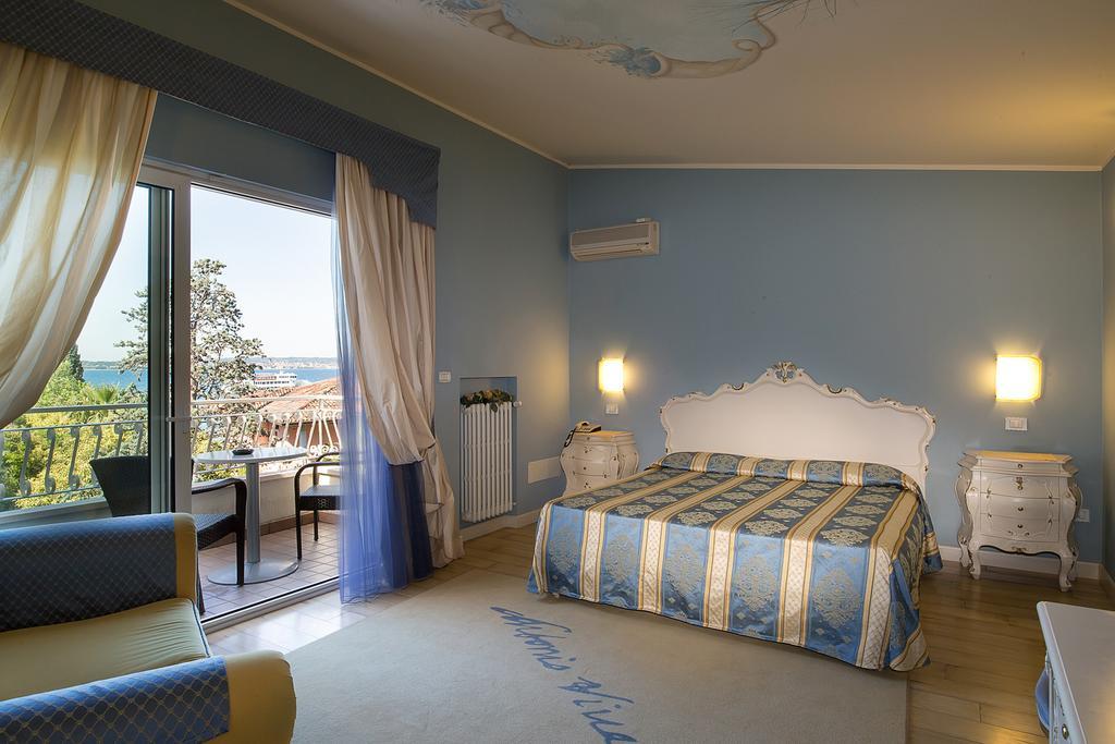 Hotel Serenella Sirmione Extérieur photo